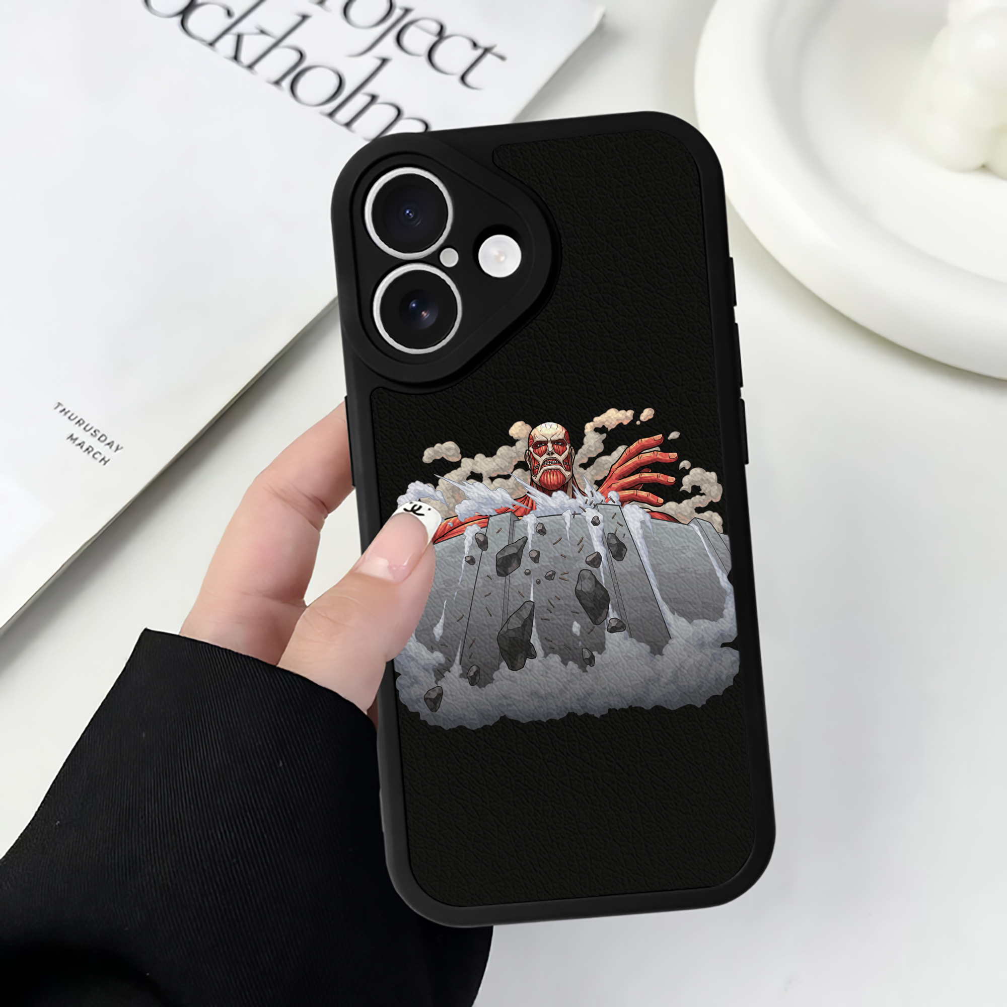 （画像用） 進撃の巨人 Attack on Titan 【iPhone 16シリーズ対応】シリコンスマホケース（レザー調） 材質：シリコン